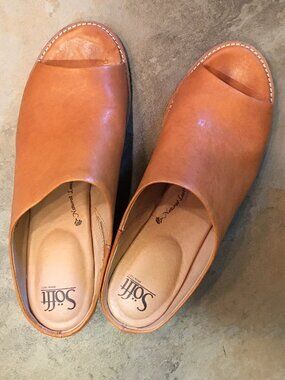 Söfft Aneesa leather sandals/mules.